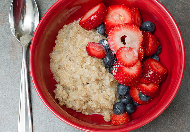 bowl-of-quinoa-porridge-with-berries