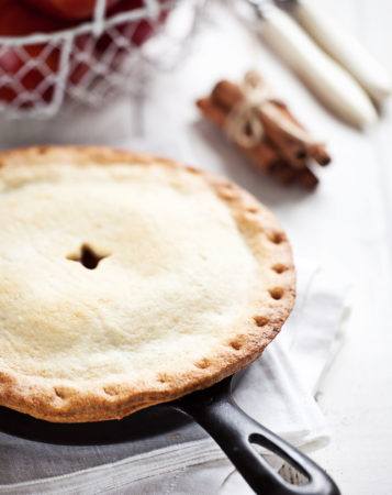 apple-pie-in-a-cast-iron-skillet