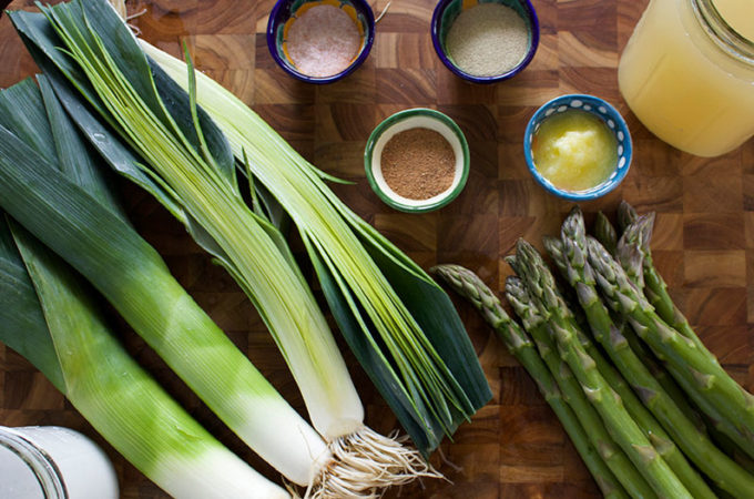 ingredients-for-asparagus-soup-with-leeks