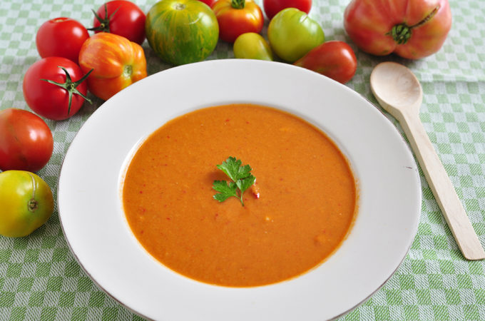 bowl-of-heirloom-tomato-basil-soup
