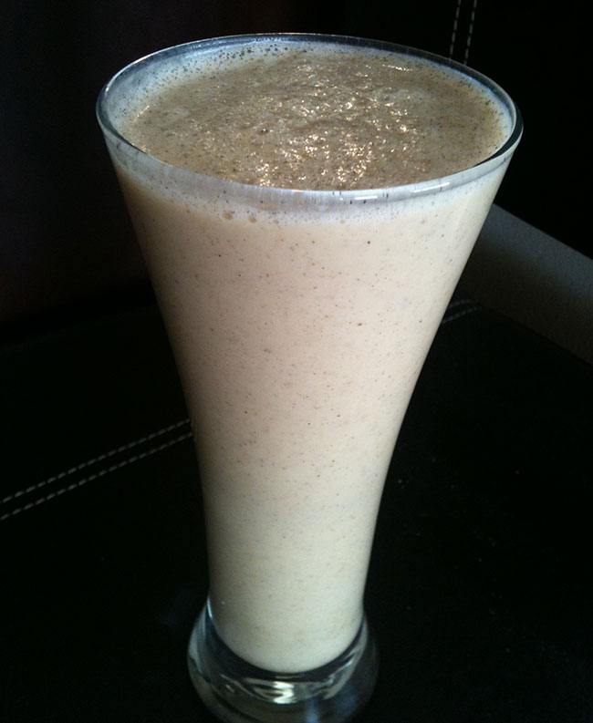 tall-glass-of-eggnog-smoothie