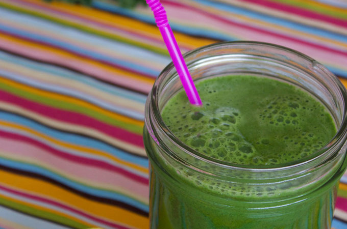 glass-of-green-veggie-juice-with-straw