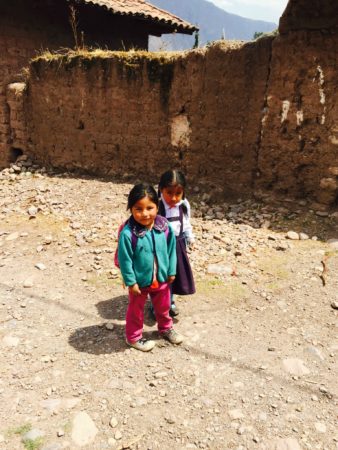 Two Peruvian little girls I met on the road